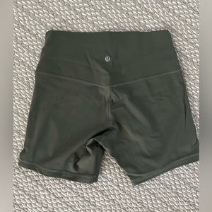 Lululemon Align 6” High Rise short in Grey Sage